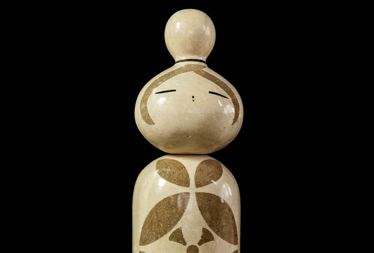 bambola kokeshi travertino romano