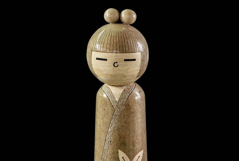 bambola kokeshi travertino romano