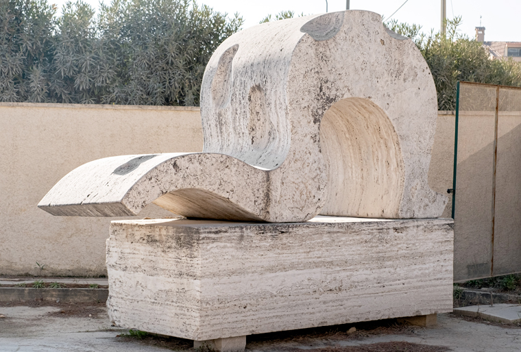 scultura travertino romano